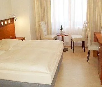 Otel City Am Neumarkt 2*