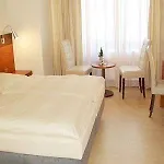 Отель City Am Neumarkt 2*