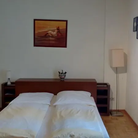 Hotel City Am Neumarkt 2*